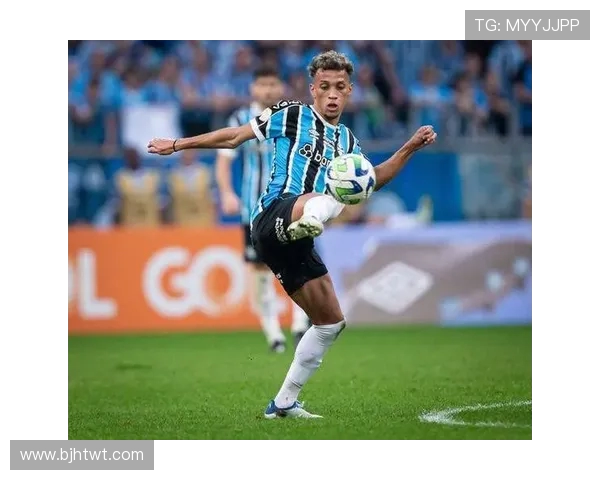 格雷米奥与亚松森自由的激烈对决揭示南美足球的魅力与竞争力