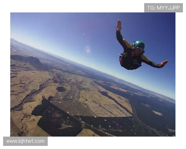 成都攀岩队在极限运动嘉年华中的默契配合与精彩表现点评